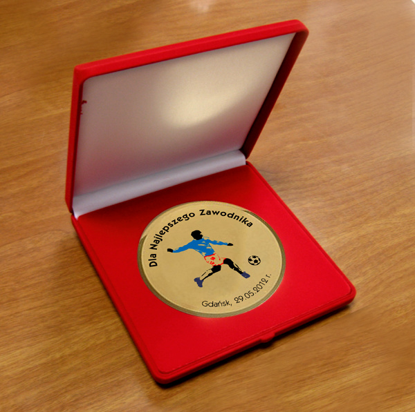 ozdobne etui okoliczno�ciowe z pater� z�ot�, etui:&nbsp;15x15, �rednica&nbsp;patery:&nbsp;&oslash;11 puchary statuetki medale